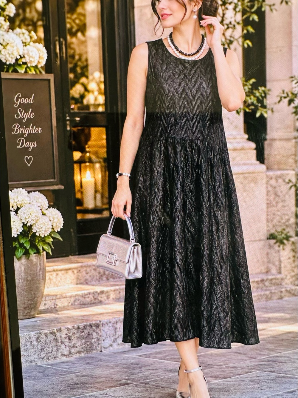 Elegant Sleeveless Black Midi Dress